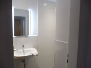 Unclassified image, 2 of 19, button