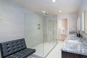 Hair dryer, towels, soap, shampoo - CENTRUM 304- Chic Condo in Core of Mountain Village Near Everything! (Mountain Village)