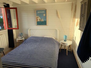 3 bedrooms, iron/ironing board, travel cot, WiFi