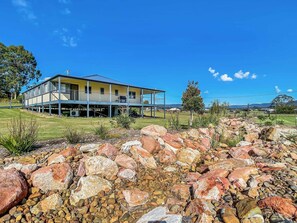 Exterior - Pebblebrook - A delightful country getaway you're sure to love (MILLFIELD)