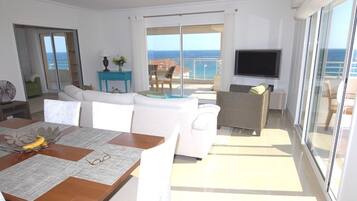 Télévision, lecteur de DVD, livres, vidéothÚque