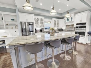 Refrigerador, microondas, horno y lavavajillas