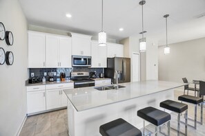 Fridge, microwave, oven, stovetop - 4BD/3BA Modern Townhome with private pool (10' to WDW) (Kissimmee)