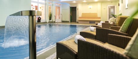 Indoor pool, sun loungers