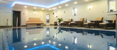 Indoor pool, sun loungers