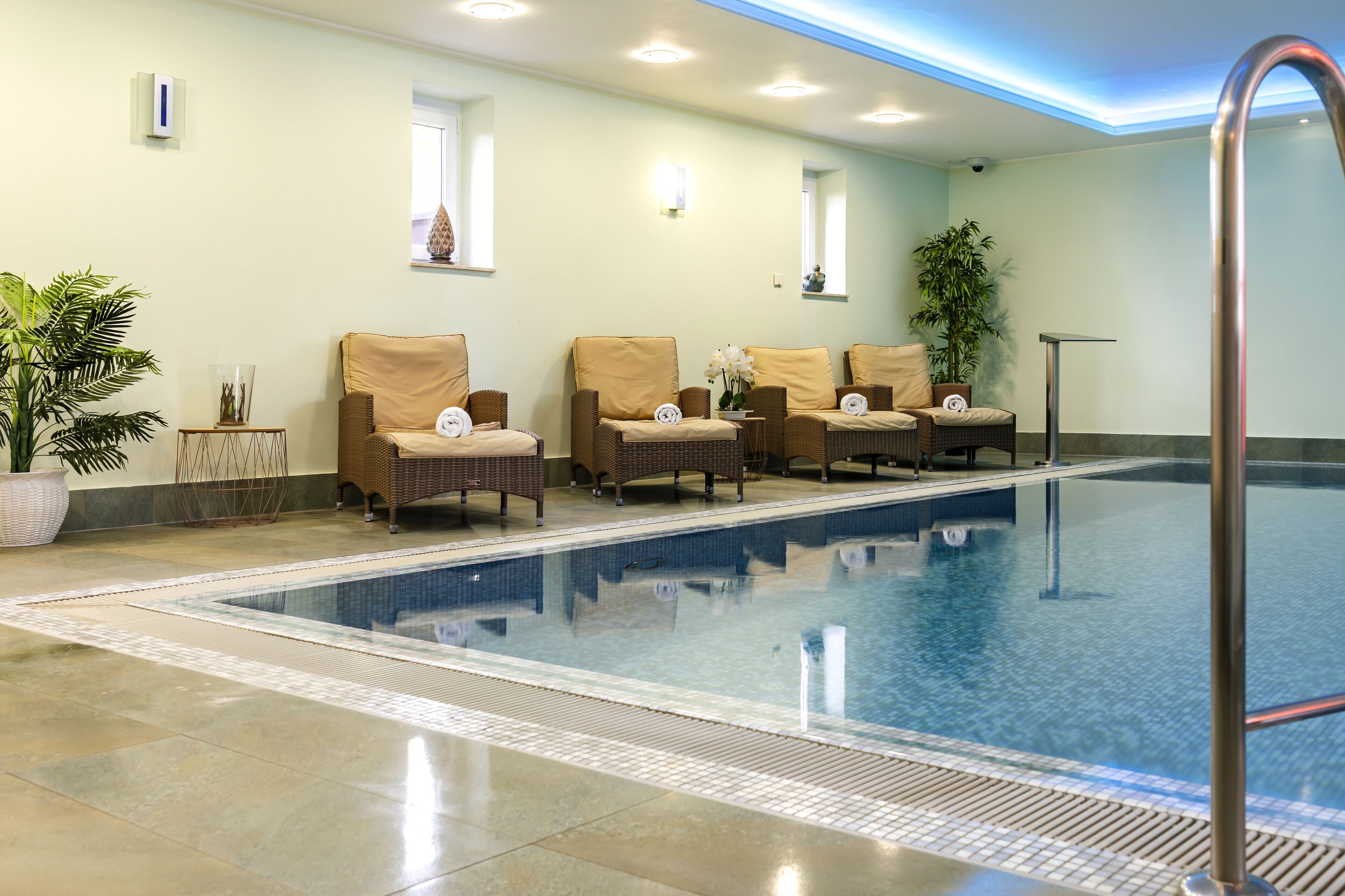 indoor pool, pool loungers