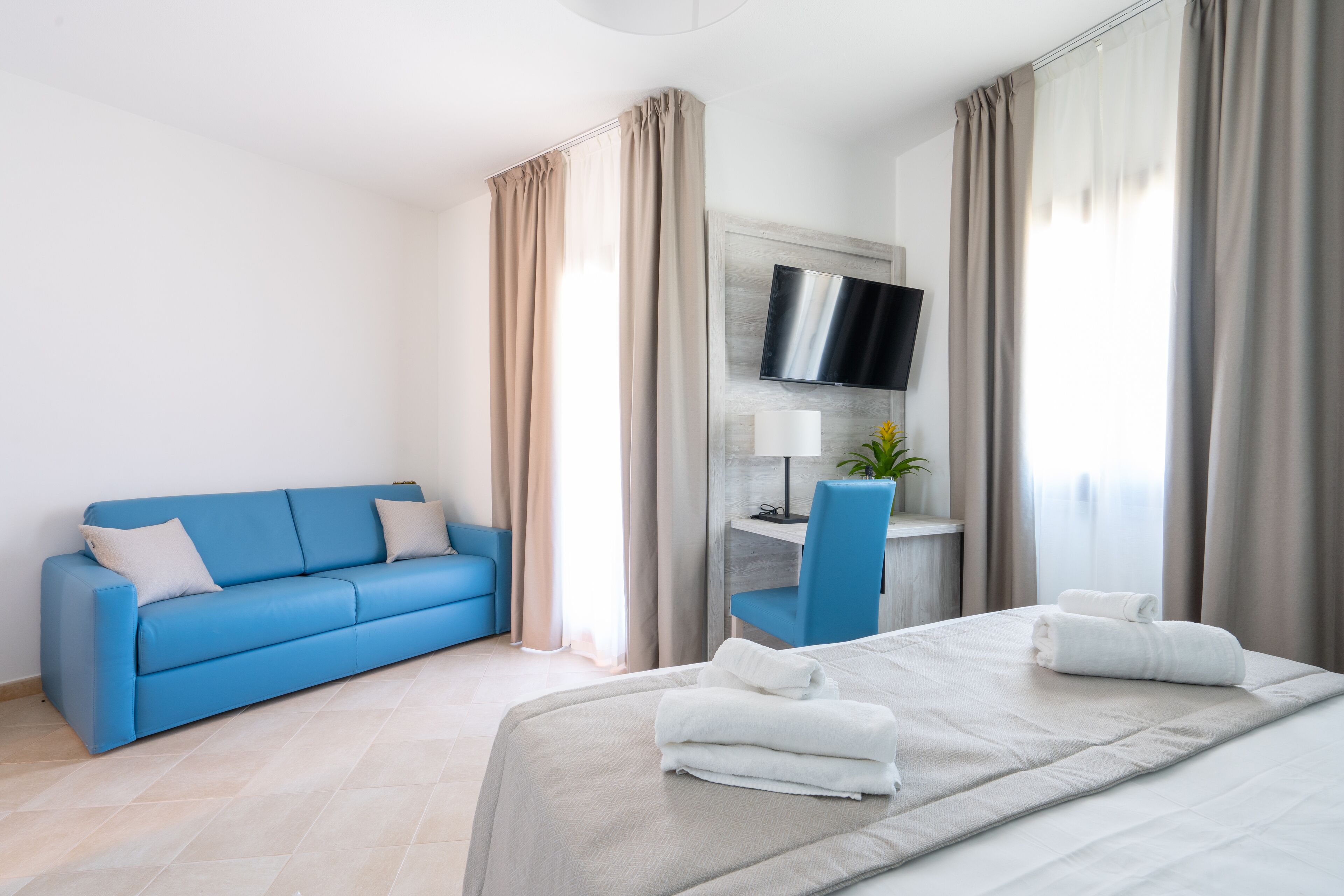 In-room safe, desk, soundproofing, free WiFi