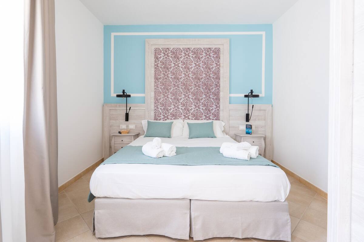 In-room safe, desk, soundproofing, free WiFi