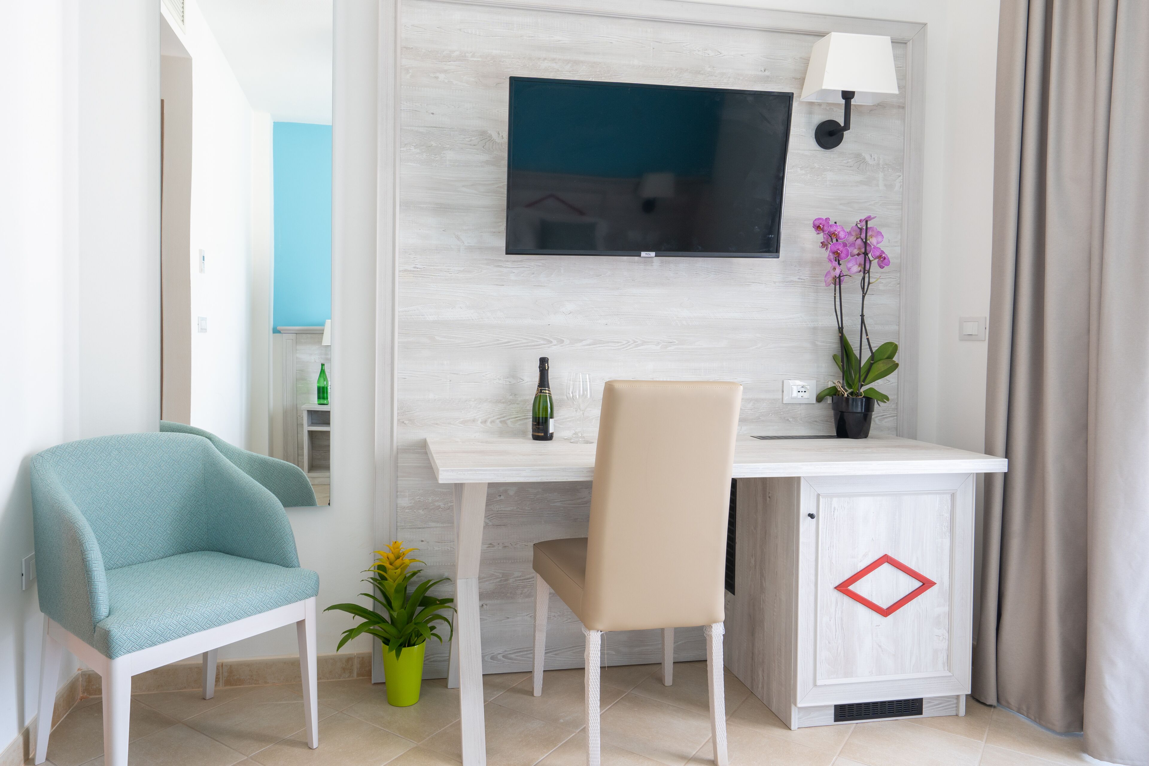 In-room safe, desk, soundproofing, free WiFi