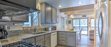 Fridge, microwave, stovetop, dishwasher