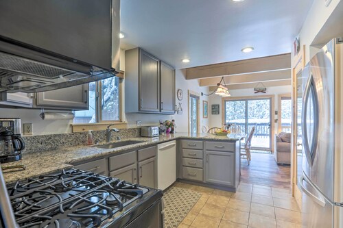 3 Mi to Lake Tahoe: Quiet Incline Village Cabin!