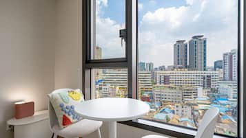 Decoración personalizada, muebles diferentes y escritorio