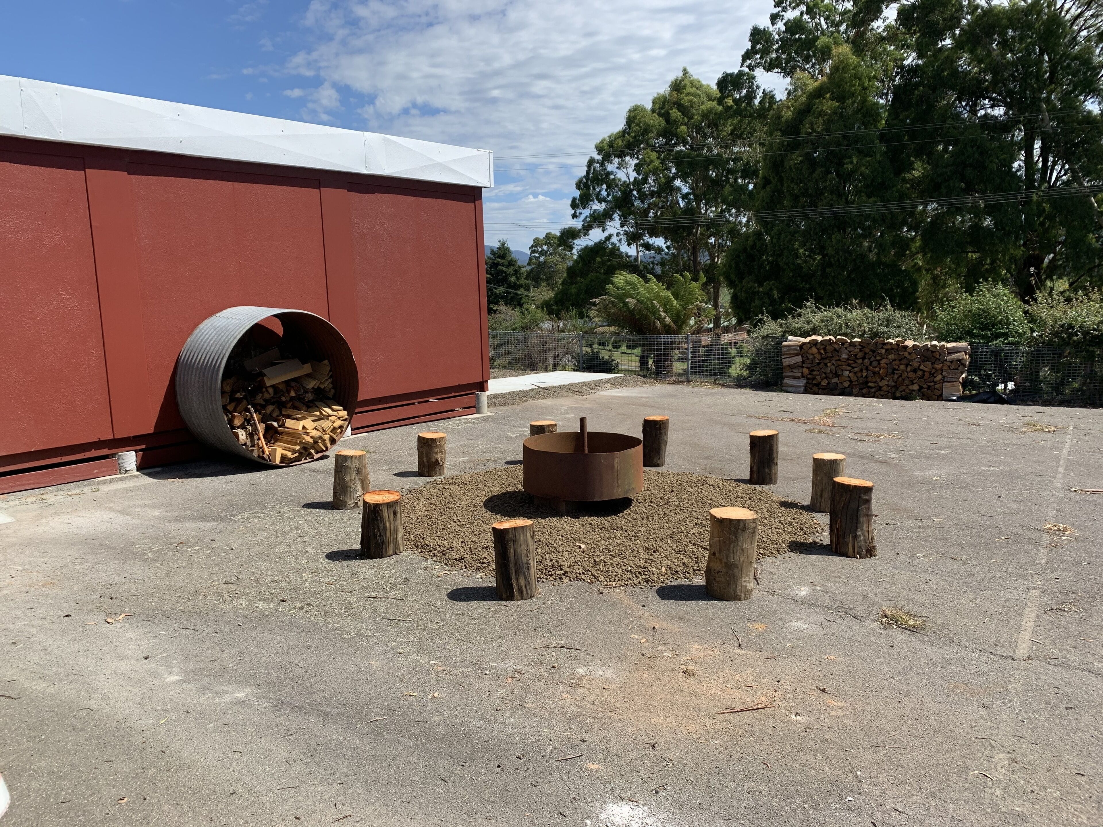 Branxholm Lodge 2-12 people only 8km from Derby  — image 3