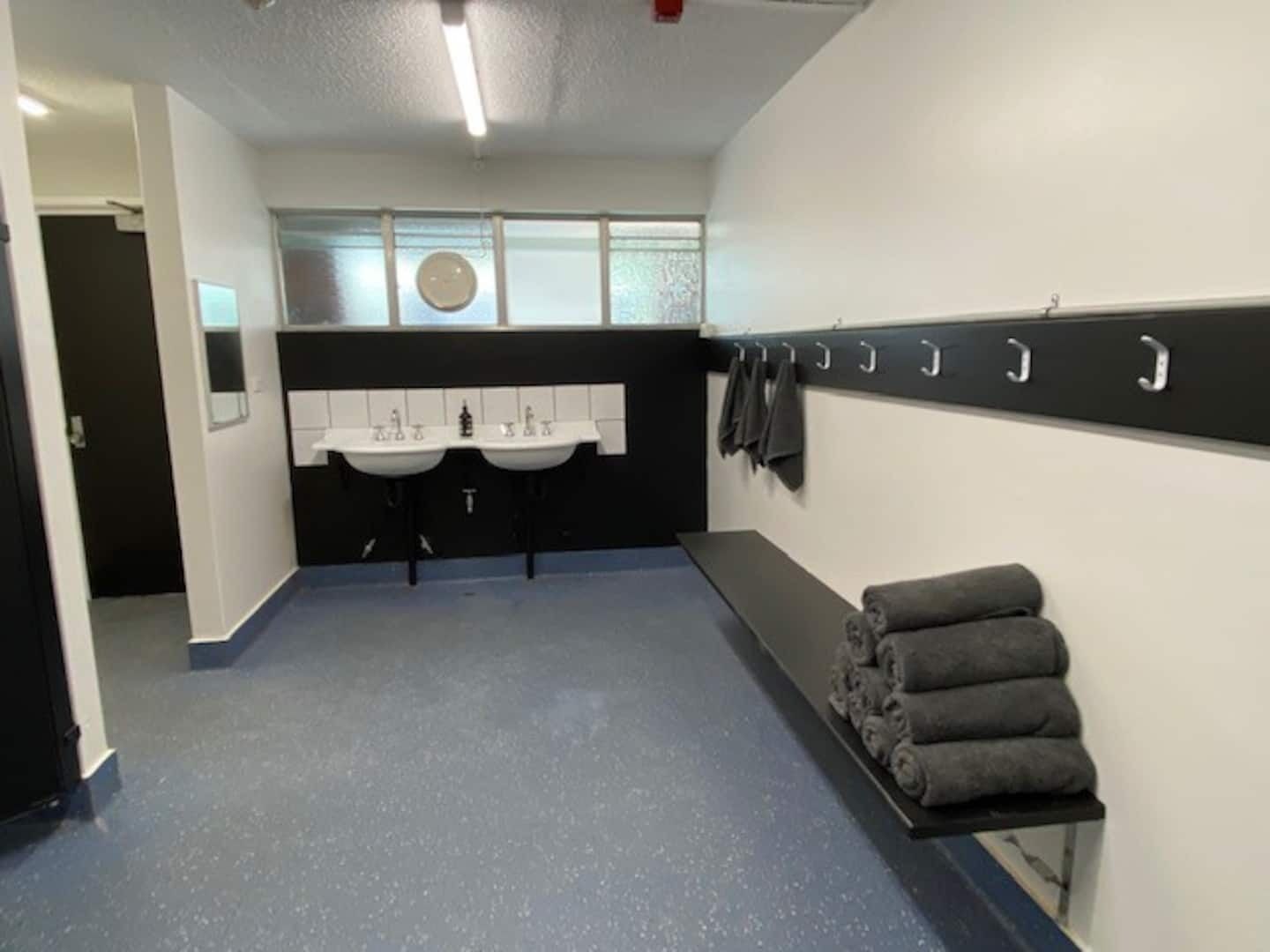 Branxholm Lodge 2-12 people only 8km from Derby  — image 9