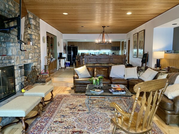 TV, fireplace, stereo