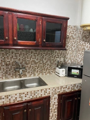 Apartment | Eigene Küche | Kühlschrank, Mikrowelle, Ofen, Herdplatte