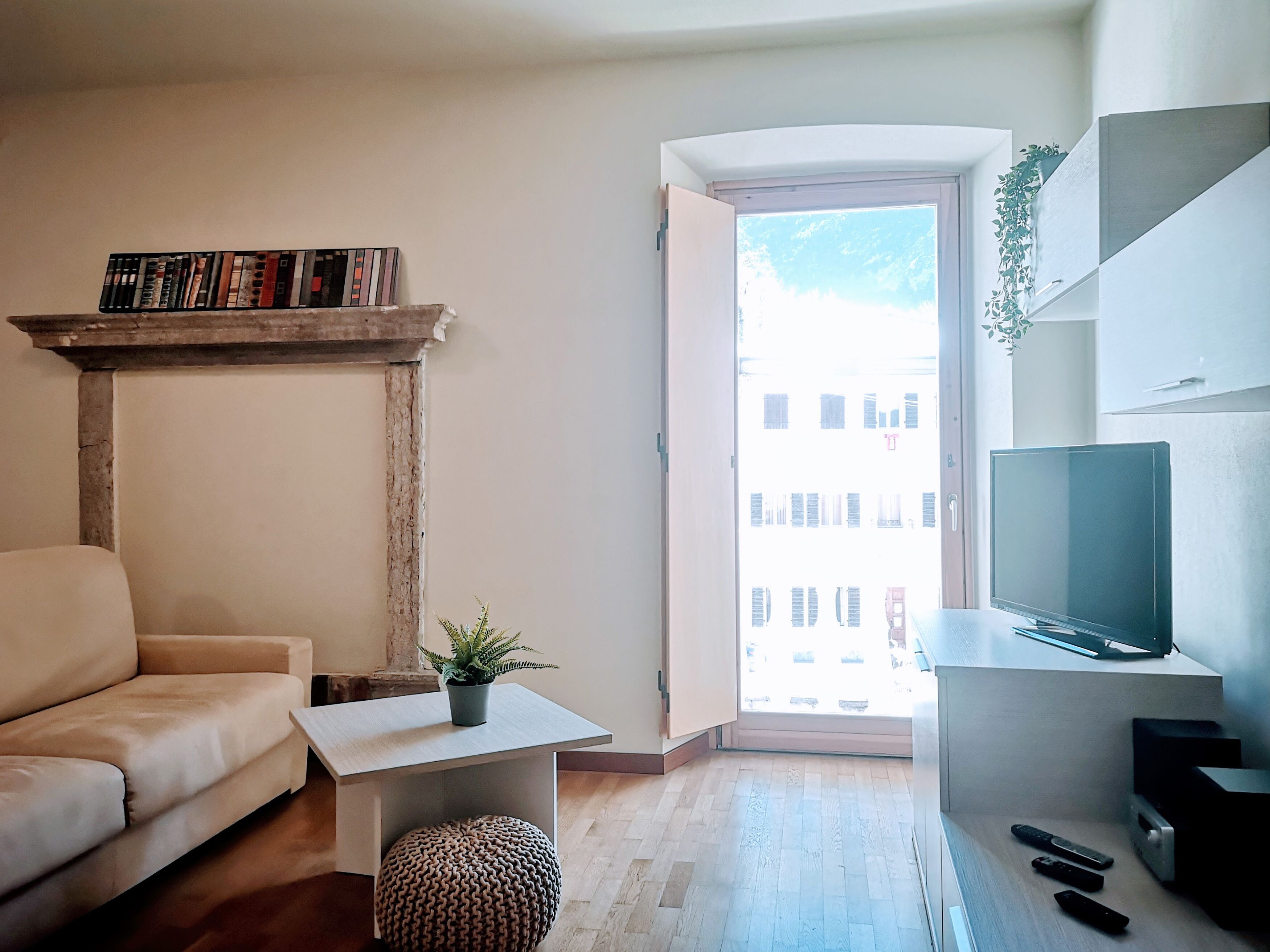 Basic Apartment (Cadini 11) | Living area | Flat-screen TV