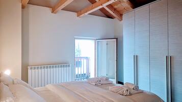 Family Apartment (Civetta 13) | 2 bedrooms, free WiFi, bed sheets