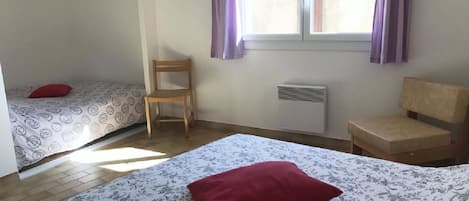 2 makuuhuonetta, vuodevaatteet, pääsy pyörätuolilla