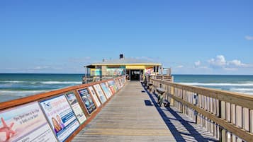 Beach nearby, kayaking, motor boating, fishing