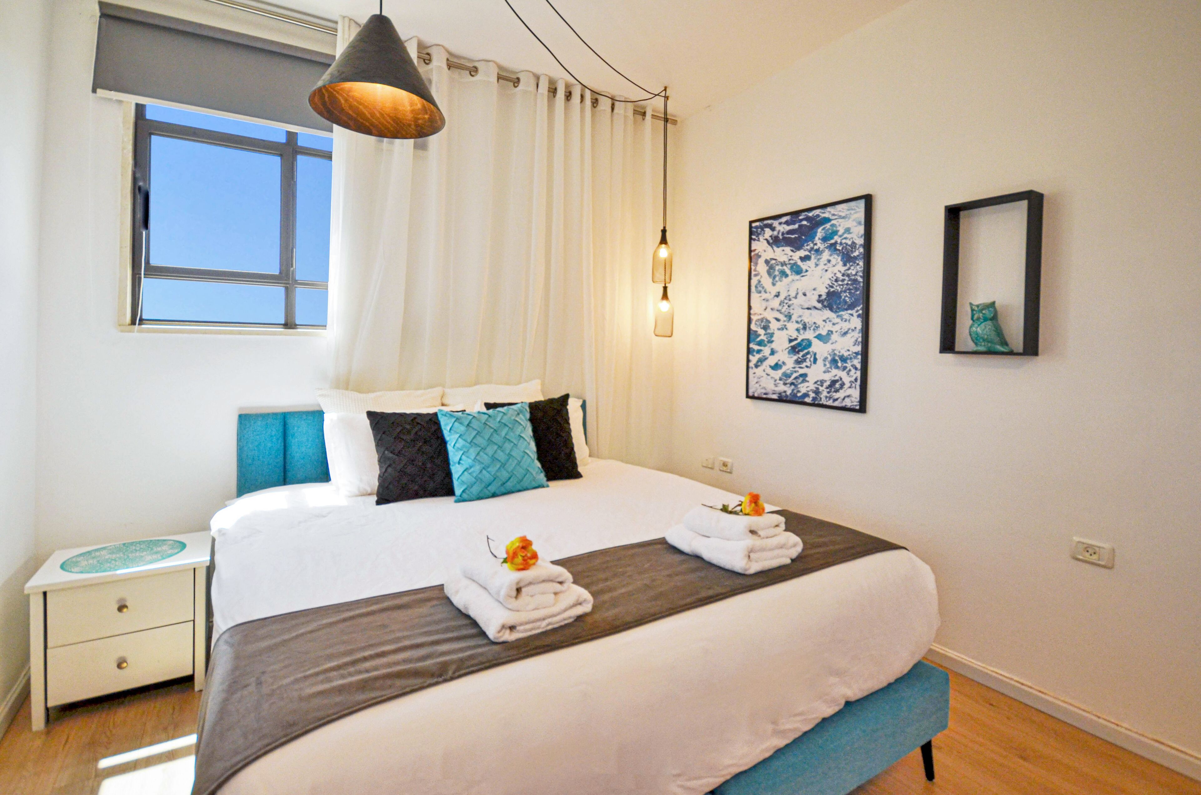 6 quartos, cofres nos quartos, escrivaninha