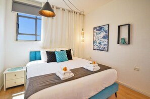 6 chambres, coffres-forts dans les chambres, bureau