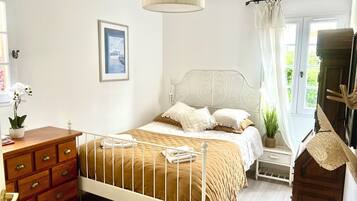 3 chambres, coffres-forts dans les chambres, fer et planche Ă repasser