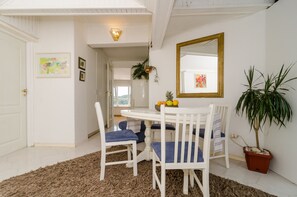 Appartement (Two Bedroom Apartment with Balcony an) | Restauration dans la chambre