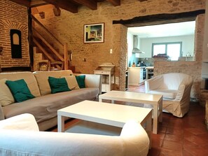 TV, fireplace, DVD player, ping pong