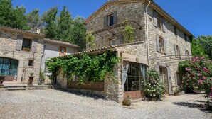 Maison, salle de bains attenante, vue montagne (Mas en Baronnies) | Extérieur