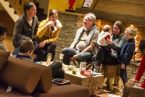 Bar-salon dans le hall