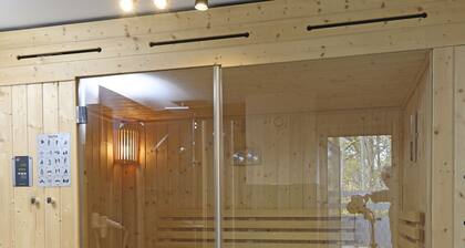 House Relax, with outdoor whirlpool and sauna for exclusive use, 300m to the lake