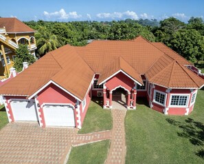 Exterior - The Palms At Wentworth *Brand New* Full Staff (Galina)