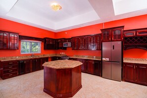 Fridge, microwave, oven, dishwasher - The Palms At Wentworth *Brand New* Full Staff (Galina)