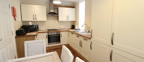 House, Multiple Beds | Private kitchen | Fridge, microwave, oven, stovetop