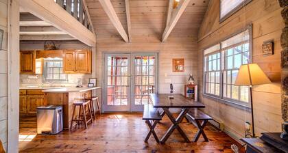 Sunset Overlook - Pet Friendly Family Cabin with Gorgeous Sunset Views