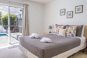 3 bedrooms, iron/ironing board, WiFi, bed sheets - Lakeview 3 Bedroom, 2.5 Bathroom Villa & Private Pool (very close to Disney and Orlando) (Kissimmee)