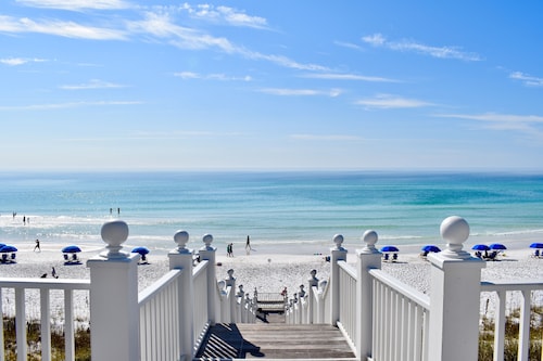 Renovated Seaside Cottage, Pet Friendly, Luxury Touches+ 2 Adult Bikes!