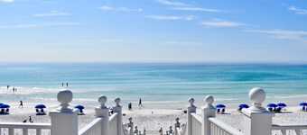 Renovated Seaside Cottage, Pet Friendly, Luxury Touches+ 2 Adult Bikes!