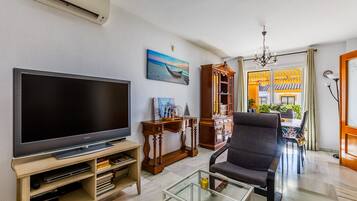 TV, lareira