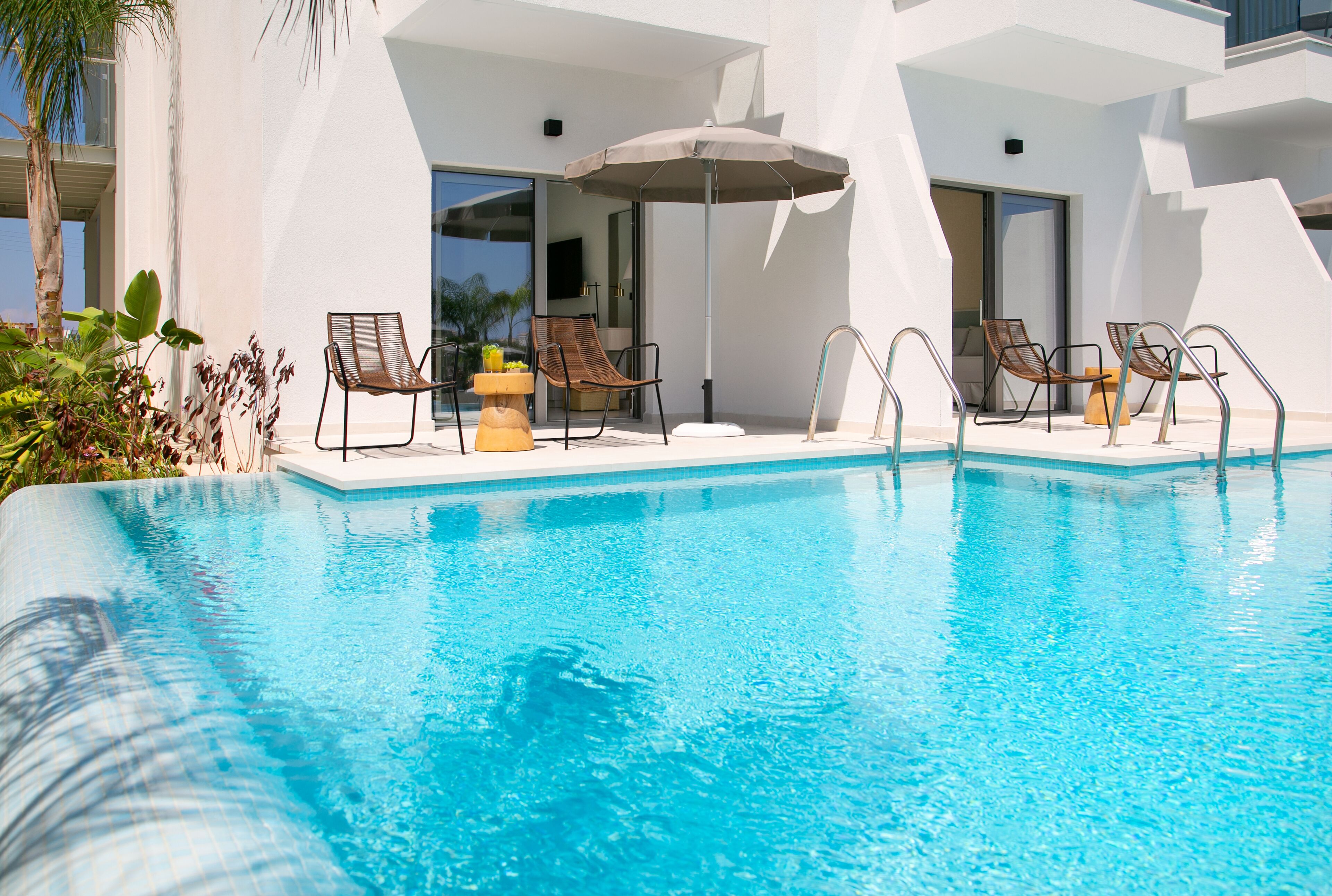 seasonal outdoor pool, lifeguards on site