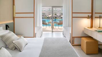 Family Room Sliding Door Swim up | View from room