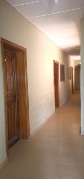 Chambre Double | Coin séjour | Télévision LCD de 45 pouces avec chaînes par câble, télévision