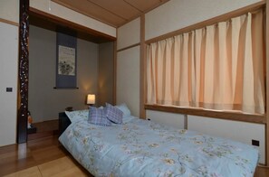 2 bedrooms, free Internet, bed sheets