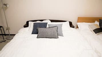 2 bedrooms, desk, free WiFi, bed sheets