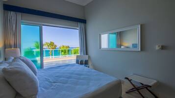 Penthouse panorámico, 4 habitaciones, vista al océano, frente al mar | Decoración personalizada, muebles diferentes y cortinas blackout