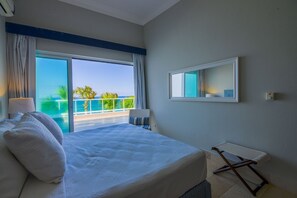 Panoramic Penthouse, 4 Bedrooms, Ocean View, Beachfront | Individually decorated, individually furnished, blackout curtains - Blue Green E3C1 (Sosúa)