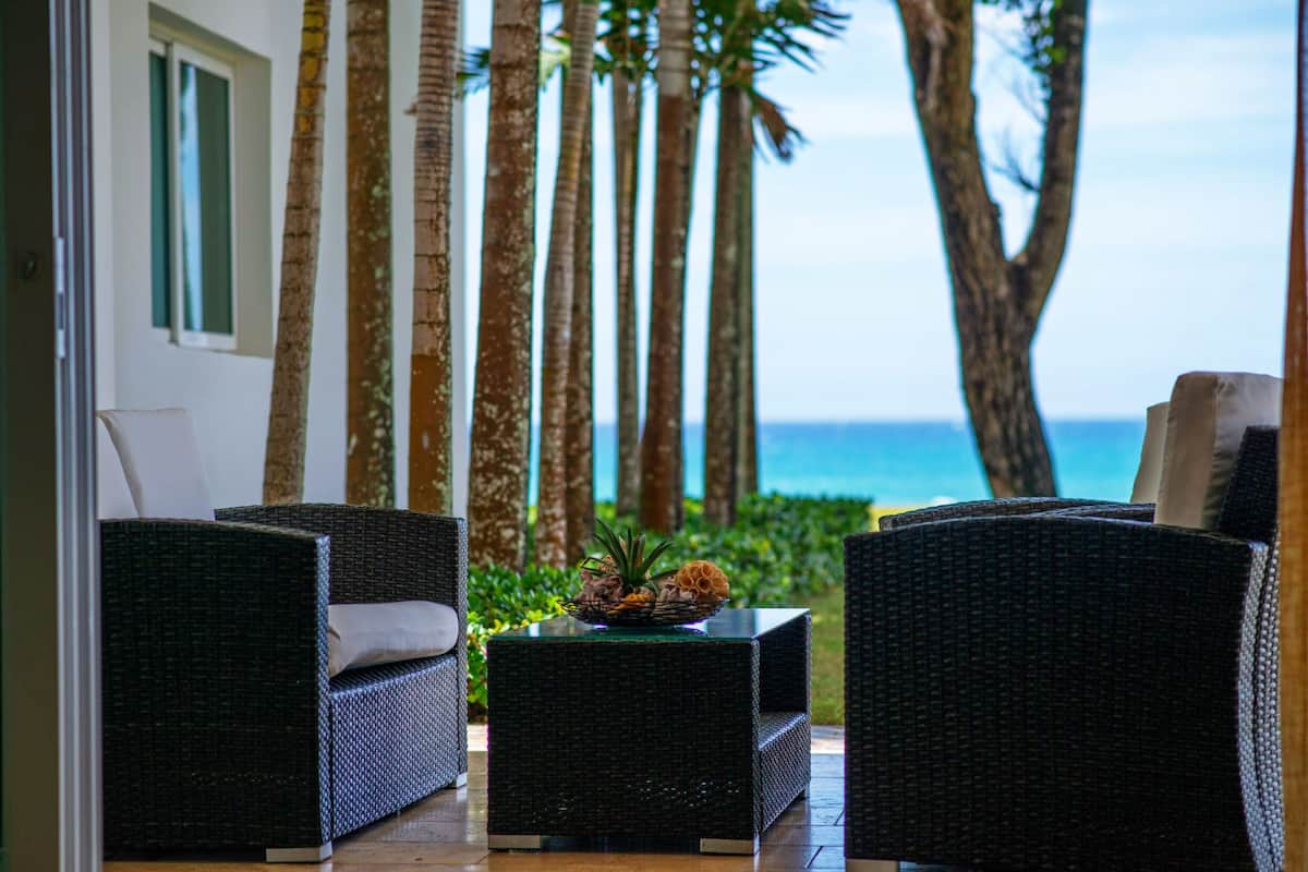 Condo exclusivo, vista al océano, frente al mar | Terraza o patio