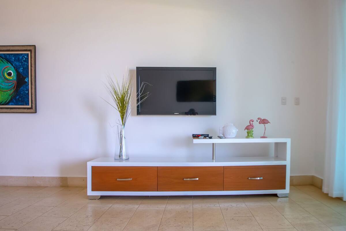 Exclusive Condo, Ocean View, Beachfront | Living area