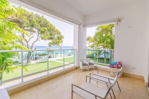 Exclusive Condo, Ocean View, Beachfront | Terrace/patio - Blue Green E3C1 (Sosúa)